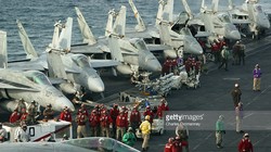 chiến đấu cơ trên tàu sân bay Mỹ