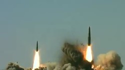 Tên lửa Iskander của Nga khai hỏa trong một cuộc tập trận