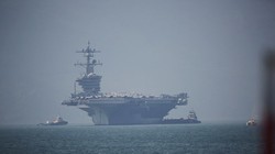 Tàu sân bay Mỹ USS Carl Vinson cập cảng Tiên Sa, Đà Nẵng    Ảnh: Xuân Mai
