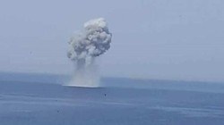 Chiếc Su-30SM gặp nạn bị rơi gây ra một cột nước lớn trên biển