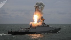Chiến hạm Nga phóng tên lửa hành trình tầm xa Kalibr