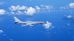 Máy bay ném bom chiến lược H-6K của Trung Quốc hoạt động trái phép ở khu vực Biển Đông, gây căng thẳng khu vực