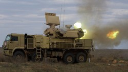 Hệ thống tên lửa Pantsir khai hỏa trong một cuộc tập trận