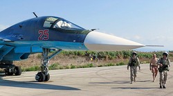 Phi công Nga kiểm tra chiến đấu cơ Su-34 trước giờ xuất kích tại chiến trường Syria