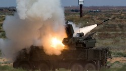 Tổ hợp tên lửa-pháo phòng không Pantsir-S1 Nga khai hỏa bắn hạ mục tiêu