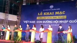 Thứ trường Hoàng Vĩnh Bảo cắt băng khai mạc.