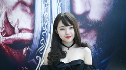 Đàm Ngọc Linh, sinh năm 1996, đang học năm thứ ba Đại học Khoa học Xã hội Nhân văn và năm nhất của Đại học Sư phạm Nghệ thuật Trung ương. Đây là nữ game thủ nổi tiếng trong cộng đồng game bắn súng Đột Kích. Chơi game từ khi còn bé, làm quen với các trò ch