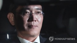 Phó Chủ tịch Samsung vừa bị bắt giữ do liên quan đến vụ bê bối tham nhũng lớn của đất nước