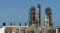 Một nhà máy lọc dầu ở al-Buraqah, phía bắc Libya ngày 12/1. (Nguồn: AFP/TTXVN)