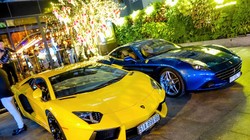 Tối 25/2, các thành viên nhóm chơi siêu xe người Việt tại Mỹ Gialai Team có mặt tại Việt Nam, nhiều đại gia Sài Gòn nghênh đón bằng dàn siêu xe đắt tiền. 