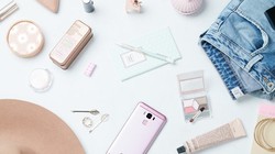 Cô nàng trẻ trung, sành điệu nhưng không kém phần lãng mạn sẽ hợp với hồng cá tính.