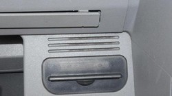 Các nhà chức trách đang cảnh báo mọi người nên thận trọng khi lấy tiền ra và luôn che bàn phím khi nhập thông tin.