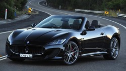 Maserati GranCabrio Sport có đủ chỗ cho bốn người lớn. 