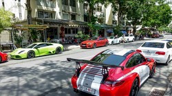 Phú Mỹ Hưng được mệnh danh là khu phố nhà giàu tại TP.HCM. Chính vì vậy, việc bắt gặp những chiếc siêu xe ở đây không quá khó. 