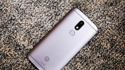 Moto M là mẫu Android 2 sim tầm trung nằm cùng phân khúc với F1s 2017 và Galaxy J7 Prime. Máy có thiết kế chắc chắn với vỏ kim loại nguyên khối, mặt lưng được bo cong nhiều về hai bên. Chất lượng hoàn thiện bên ngoài tốt hơn hai model tới từ Samsung và Op