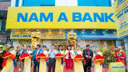 Ban Lãnh đạo cùng các Khách mời cắt băng khai trương trụ sở mới Nam A Bank Giảng Võ.