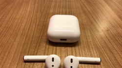 AirPods là sản phẩm tai nghe không dây đầu tiên của Apple