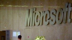 Tập đoàn công nghệ Microsoft là một trong các hãng công nghệ nước ngoài sẽ phải trải qua quá trình bị kiểm tra, đánh giá mức độ an toàn của sản phẩm tại Trung Quốc trong tháng 6 tới - Ảnh: WSJ