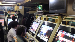 Bay nửa vòng trái đất chỉ để chơi một tựa game “cổ lỗ sĩ”, đây mới là những game thủ đích thực