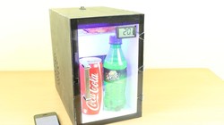 Tủ lạnh mini:Với nhiệt độ hiện nay, cách giải nhiệt nhanh chóng nhất là uống nước giải khác. Ý tưởng về một chiếc tủ lạnh mini, sử dụng động cơ quạt công suất nhỏ với năng lượng từ pin quả là không tệ. Bạn có thể mang nó đi muôn nơi. Nhu cầu về nước uống 
