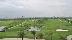 Sân golf Tân Sơn Nhất đang đứng trước áp lực thu hồi đất để phục vụ kế hoạch mở rộng sân bay đang quá tải. Ảnh: Mạnh Tùng
