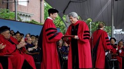 Mark khóc và chúng ta… lấy được views