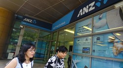 Ngân hàng Shinhan Việt Nam đã mua lại mảng bán lẻ của ANZ tại Việt Nam. Trong ảnh: trụ sở Ngân hàng ANZ Việt Nam chi nhánh TP.HCM tại quận 1 - Ảnh: Quang Định