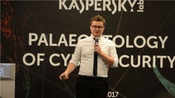 Ông Vitaly Kamluk, Giám đốc Nhóm Nghiên cứu và Phân tích Toàn cầu (GReAT) chia sẻ tại hội thảo 

