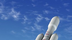 Falcon Heavy dự kiến sẽ thực hiện nhiệm vụ phóng lên vũ trụ vào cuối năm nay và sẽ đưa con người lên mặt trăng vào năm 2018.