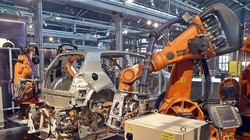 Theo tính toán của nhà máy Điện tử Amberg Simens (Đức), máy móc và máy tính xử lý tới 75% của chuỗi giá trị sản phẩm, con người chỉ chịu trách nhiệm khâu phát triển sản phẩm và khởi động quá trình. Ảnh minh hoạ: Internet