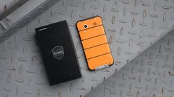 Đây là Ulefone Amor, mẫu điện thoại nổi tiếng với khả năng nồi đồng cối đá của thương hiệu Ulefone. Mẫu điện thoại này mới xuất hiện tại Việt Nam và hiện đang được rao bán với giá khoảng 4 triệu đồng.

