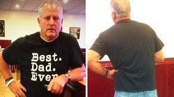 Để nhắc nhở cô con gái của mình về việc mặc quần qúa ngắn, ông bố hóm hỉnh này cũng mặc một chiếc quần tương tự để cho con mình thấy việc mặc nó sẽ trông kỳ cục như thế nào.