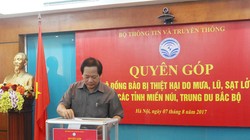 Bộ trưởng Bộ TT&TT Trương Minh Tuấn ủng hộ đồng bào bị nạn tại các tỉnh miền núi, trung du Bắc Bộ
