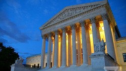 Apple, Facebook, và các công ty khác yêu cầu Toà án Tối cao chặn theo dõi điện thoại di động
