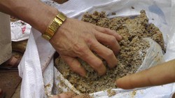 Phân bón giả bị bắt ở Lâm Đồng. Nguồn: Tin Tây Nguyên