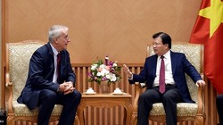 Phó Thủ tướng Phó Thủ tướng Trịnh Đình Dũng và ông Richard Courey.