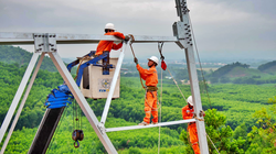 EVN cần tăng 5% giá bán lẻ điện mới đủ bù lỗ