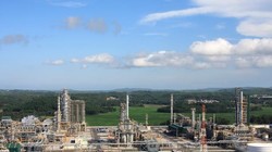 Từ khi NMLD Dung Quất đi vào hoạt động đến nay đã sản xuất được 40,79 triệu tấn sản phẩm, sản lượng tiêu thụ là 40,53 triệu tấn. Tổng doanh thu đạt 758,1 ngàn tỷ đồng. Nộp ngân sách nhà nước đạt 129,4 ngàn tỷ đồng