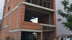 Việc cấp phép xây dựng tạm đang bị tắc bởi các quy định của pháp luật đá nhau