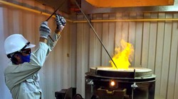 Việc nợ thuế khiến Công ty vàng Phước Sơn bị cưỡng chế, phải ngừng sản xuất. 