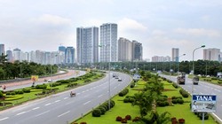 Đại lộ Thăng Long dài 24km mỗi năm ngốn 53 tỷ đồng tiền cắt cỏ, tỉa một ít cây hoa