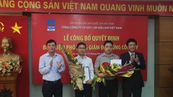 Ông Nguyễn Mạnh Tiến và Trần Minh Tuấn trong lễ nhậm chức Phó Tổng GĐ