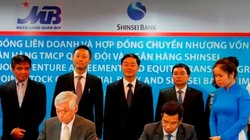 Đại diện của MB và Shinsei Bank tại lễ ký kết