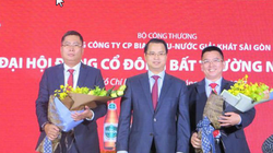 Ông Nguyễn Thành Nam - Người ngoài cùng bên trái