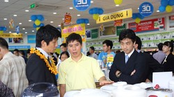 CEO Nguyễn Đức Tài trong một buổi khai trương siêu thị mới - Ảnh: MWG