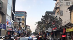 Hà Nội tắc đường ngay trong ngày mùng 1 Tết - Ảnh ghi nhận trên tuyến phố Bạch Mai