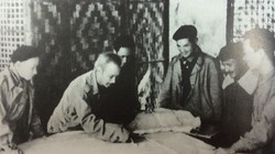 Sinh thời, Bác Hồ đặc biệt quan tâm đến công tác cán bộ - Ảnh: Nhiếp ảnh gia Đinh Đăng Định