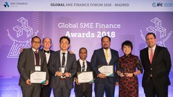 Lãnh đạo VPBank nhận giải 