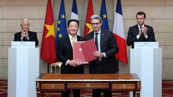 Tập đoàn T&T và Tập đoàn Bouygues của Pháp ký kết biên bản ghi nhớ hợp tác về Dự án Đường sắt đô thị số 3 dưới sự chứng kiến của Tổng Bí thư Nguyễn Phú Trọng và Tổng thống Cộng hòa Pháp Emmanuel Macron tại cung điện Elysees.