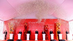 Các đại biểu bấm nút khởi công Khu A - Dự án khu du lịch, dịch vụ, đô thị ven biển Quang Hanh, TP Cẩm Phả, Quảng Ninh